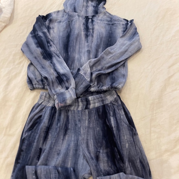 Matching Sweatsuit - Picture 1 of 4